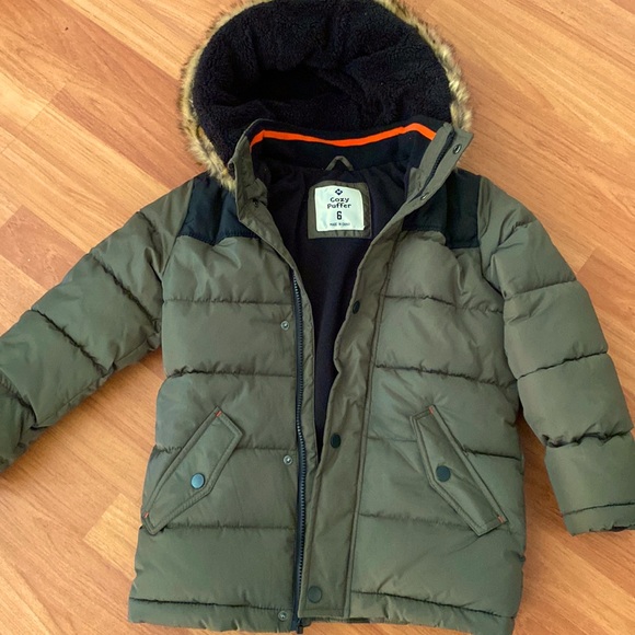 Unisex olive green kids size 6 kids with fur around the hoodie use twice - Picture 5 of 5